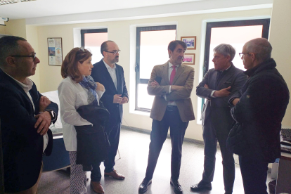 Quiñones, en su visita esta mañana a Ponferrada junto al alcalde.