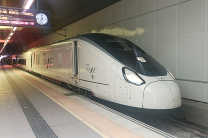 El tren Avril ya circula entre Asturias y Madrid