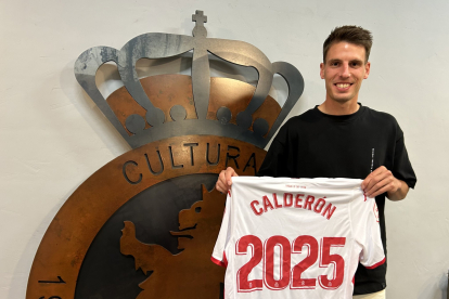 Carlos Calderón renueva una temporada más con la Cultural.