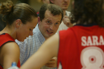 Acis Mercaleón logró la gesta de subir a la máxima categoría del baloncesto femenino nacional el 23 de mayo de 2004. Venció al favorito Sõller (54-64) en la cancha mallorquina tras un encuentro perfecto.
