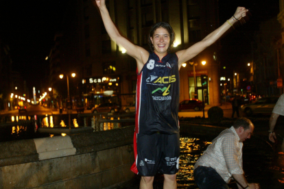 Acis Mercaleón logró la gesta de subir a la máxima categoría del baloncesto femenino nacional el 23 de mayo de 2004. Venció al favorito Sõller (54-64) en la cancha mallorquina tras un encuentro perfecto.