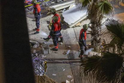 Cuatro personas han fallecido y al menos 27 han resultado heridas al desplomarse en la Playa de Palma (isla de Mallorca) el restaurante 'Medusa Beach Club'.