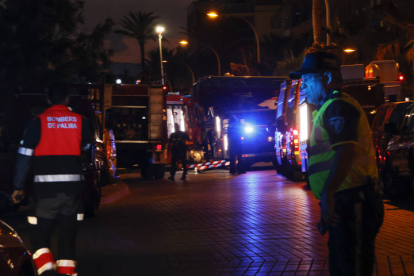 uatro personas han fallecido y al menos 27 han resultado heridas al desplomarse en la Playa de Palma (isla de Mallorca) el restaurante 'Medusa Beach Club' .