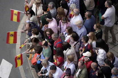 Los reyes presiden en Oviedo el acto central del Día de las Fuerzas Armadas (DIFAS) 2024 con un desfile terrestre al que asiste el presidente del Gobierno regional, Adrián Barbón. EFE/ Paco Paredes