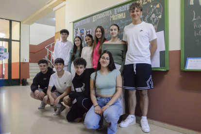 Estudiantes del IESO Astura de Mansilla de las Mulas ganan un concurso nacional con un vídeo en el que reclaman «dignidad» para las mascotas. «Son un miembro más de la familia», recuerdan.