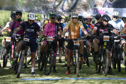 Instantes previos a la salida de la carrera de 45 kilómetros.