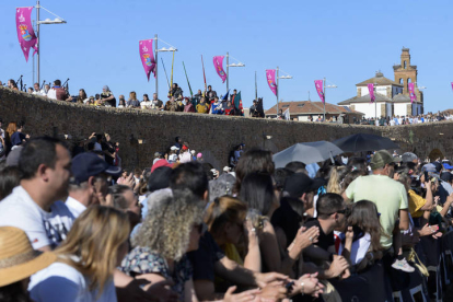 Cerca de 35.000 personas han disfrutado este fin de semana de las Justas Medievales de Hospital de Órbigo que vivieron su momento más álgido con la recreación de la batalla de don Suero