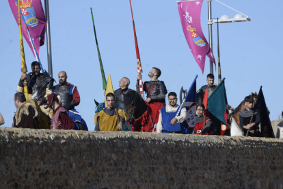 Cerca de 35.000 personas han disfrutado este fin de semana de las Justas Medievales de Hospital de Órbigo que vivieron su momento más álgido con la recreación de la batalla de don Suero