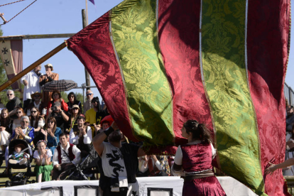 Cerca de 35.000 personas han disfrutado este fin de semana de las Justas Medievales de Hospital de Órbigo que vivieron su momento más álgido con la recreación de la batalla de don Suero