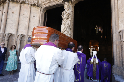 León despide en la Catedral a su histórico canónigo