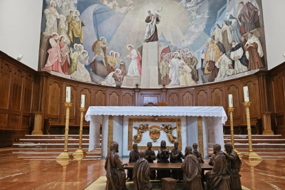 El conjunto escultórico obra de Federico Coullaut-Varela, en la iglesia de San Pedro de Ponferrada