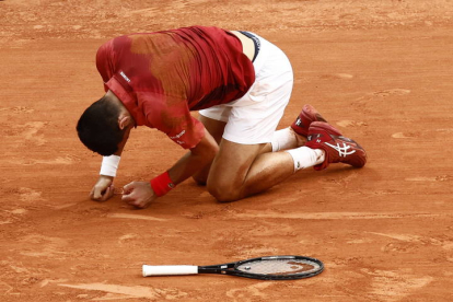 Djokovic se retira de París por lesión.