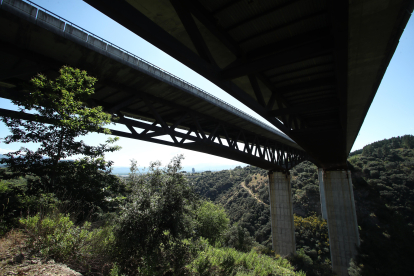 Imágenes del Viaducto del Ingeniero Fernández del Campo en la A-6, sobre el río Sil en Ponferrada.