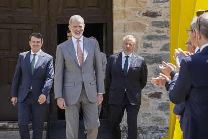 El rey Felipe VI y el presidente de la Junta, Alfonso Fernández Mañueco, inauguran la XXVII edición de Las Edades del Hombre, con sede compartida entre Villafranca del Bierzo y Santiago de Compostela.