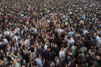 Ana Mena fue el principal reclamo de un festival que reunió a 17.000 almas en León con una propuesta fiestera de música actual