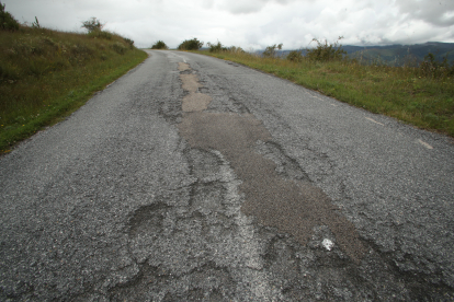 Estado que presenta la carretera del Morredero entre Salas y San Cristóbal.