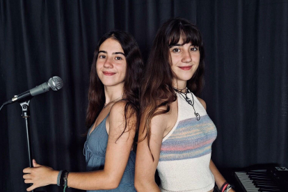 Las hermanas gemelas Lorena y Miriam López, La Maldición del Jabegote, ofrecen un concierto en la Térmica Cultural el viernes 28.