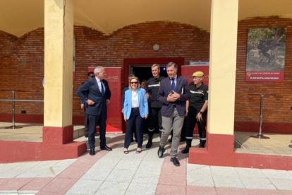 La secretaria de Estado de Defensa, la leonesa Amparo Valcarce, ha presidido la firma del convenio entre la Universidad de León y el Isdefe, para el desarrollo del potente simulador