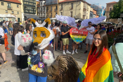 El desfile lúdico por las calles de León, este viernes.