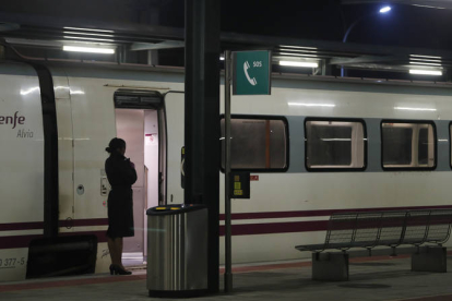 Tren en la estación de León