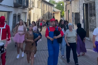 Participantes en el Carnaval de verano de Páramo del Sil