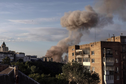 Imagen de un ataque ruso en Kiev el 26/06/2022. EFE/EPA/ROMAN PILIPEY