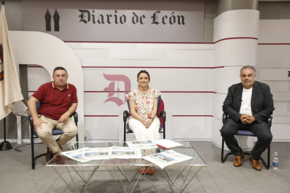 Enrique Busto, María Carnero y José Luis Nieto, en el debate sobre el Camino de Santiago en el Congreso de Turismo de Diario de León.
