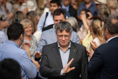 El ex presidente de la Generalitat Carles Puigdemont durante un acto de campaña en Colliure (Francia). EFE/ David Borrat