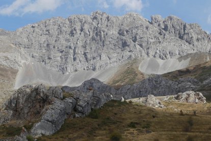 Vista de el macizo de Ubiña, en San Emiliano.