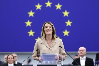 Roberta Metsola pronuncia una declaración tras ser reelegida Presidenta del Parlamento Europeo durante una sesión plenaria del parlamento en Estrasburgo, Francia, el 16 de julio de 2024. La primera sesión del nuevo Parlamento Europeo se inauguró el 16 de julio y los eurodiputados eligieron a su presidente para los próximos dos años y medio. (Francia, Estrasburgo) EFE/EPA/RONALD WITTEK