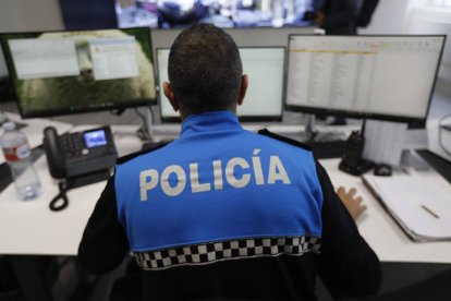 Imagen de archivo de un policía local de León