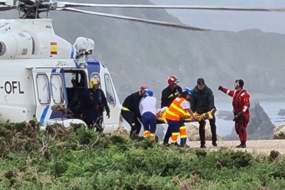 El fallecido se precipitó al mar desde un conocido banco situado al borde de los acantilados de Loiba, parroquia perteneciente al municipio de Ortigueira.
