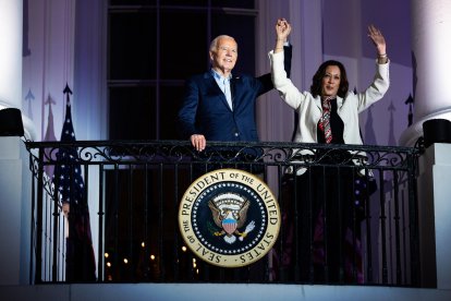 Fotografía de archivo del presidente de Estados Unidos, Joe Biden, junto a la vicepresidenta, Kamala Harris. EFE/ Tierney L. Cross