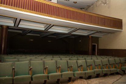 Imagen de la sala de butacas del cine.