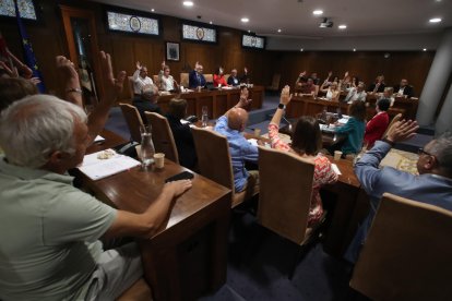 Un momento del pleno de la corporación municipal celebrado este viernes en Ponferrada.