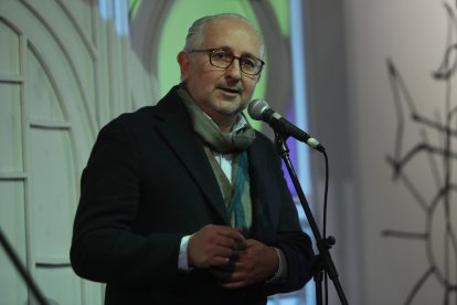 El ministro de Educación y Cultura de Uruguay, Pablo da Silveira, habla en la inauguración de la muestra 'Joaquín Torres García: Clásico - Moderno - Universal' y lanzamiento de la nueva edición del libro 'Universalismo Constructivo' este domingo, en el Museo Torres García en Montevideo (Uruguay). EFE/ Alejandro Prieto