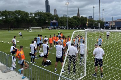 Jugadores del Real Madrid participan en un entrenamiento este lunes, en Chicago (EE.UU.). EFE/ Andrea Montolivo