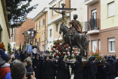 VIERNES SANTO PROCESIÓN DE LOS PASOS A CABALLO Y DESCENDIMIENTO EN SAHAGÚN