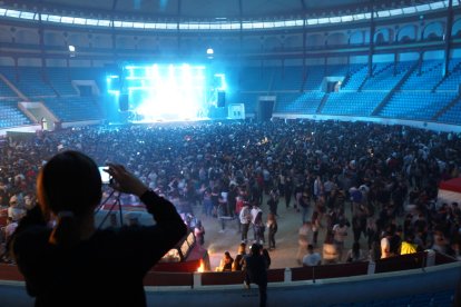 Una espicha universitaria celebrada en la Plaza de Toros de León.