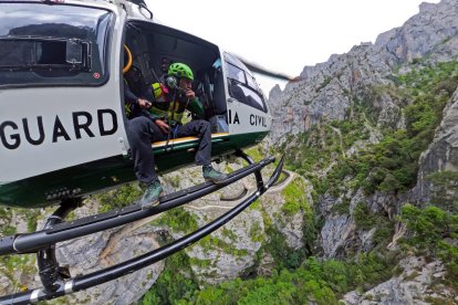 Rescate en helicóptero de la Guardia Civil