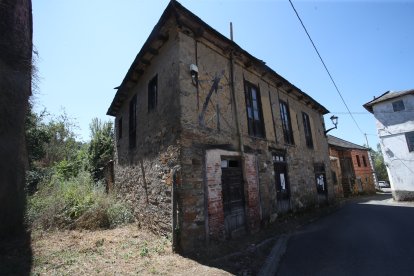 El proyecto Casas Vivas busca la llave para que Folgoso no baje de mil habitantes