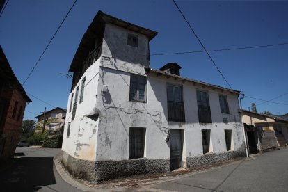 El proyecto Casas Vivas busca la llave para que Folgoso no baje de mil habitantes