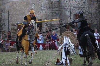 Justas y cena popular en el Medieval de Carracedo