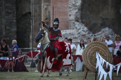 Justas y cena popular en el Medieval de Carracedo