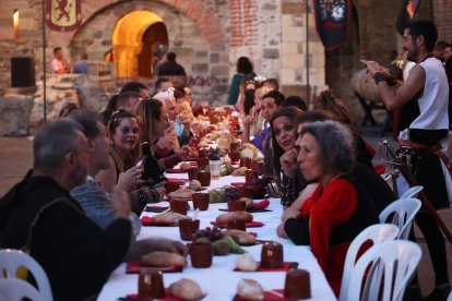 Justas y cena popular en el Medieval de Carracedo