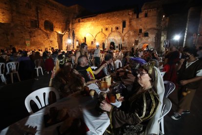 Justas y cena popular en el Medieval de Carracedo