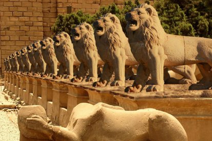 Fotomontaje de leones en lugar de carneros en Luxor.