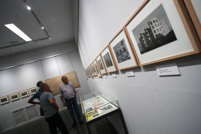 La Biblioteca abre una muestra sobre los años del Ensanche de Ponferrada