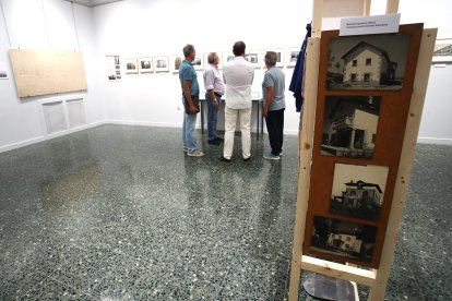 La Biblioteca abre una muestra sobre los años del Ensanche de Ponferrada