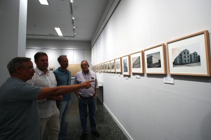 La Biblioteca abre una muestra sobre los años del Ensanche de Ponferrada